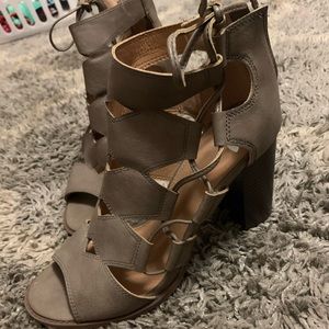 Report Strappy Side Tie Heels size 10